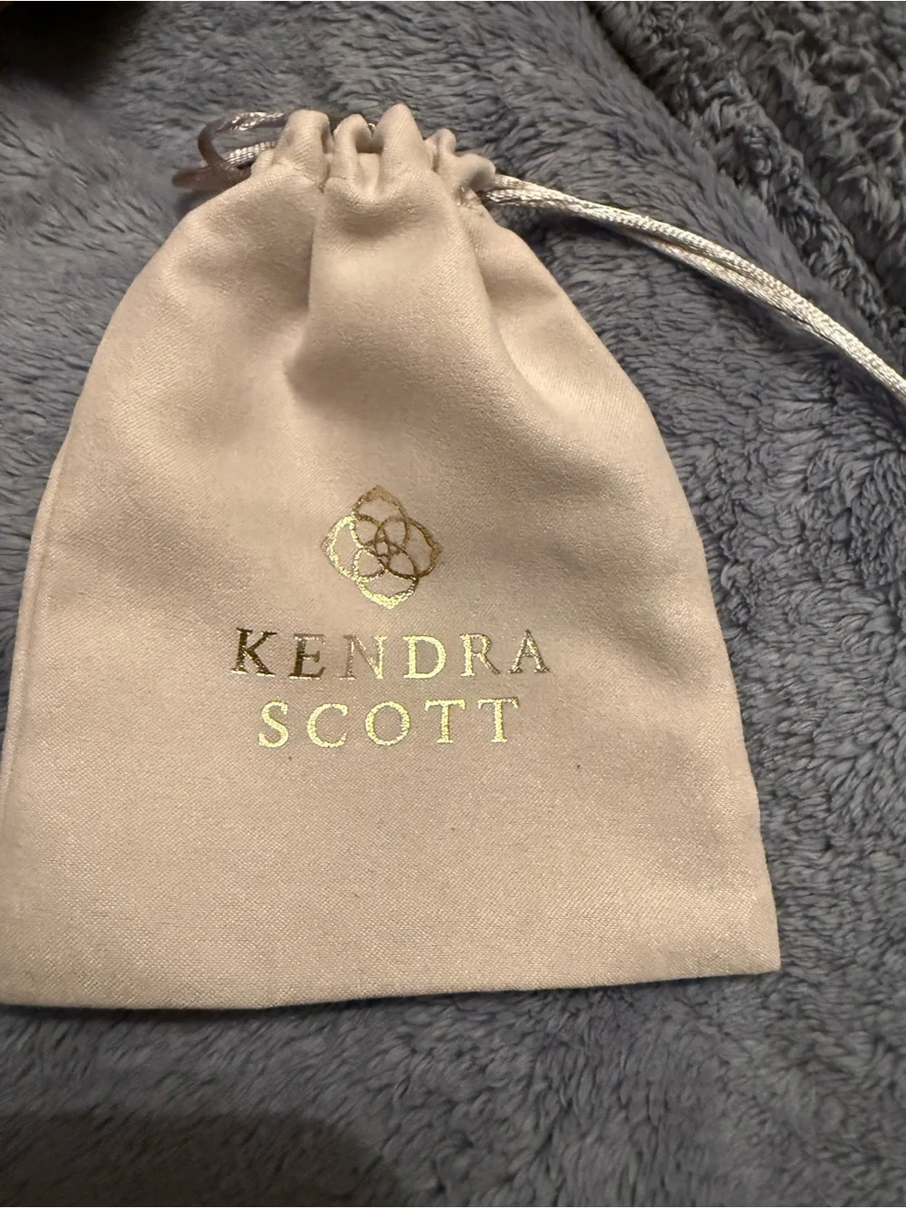 Kendra Scott Neutral Beige Jewelry Pouch with Gold Logo - Picture 4 of 5